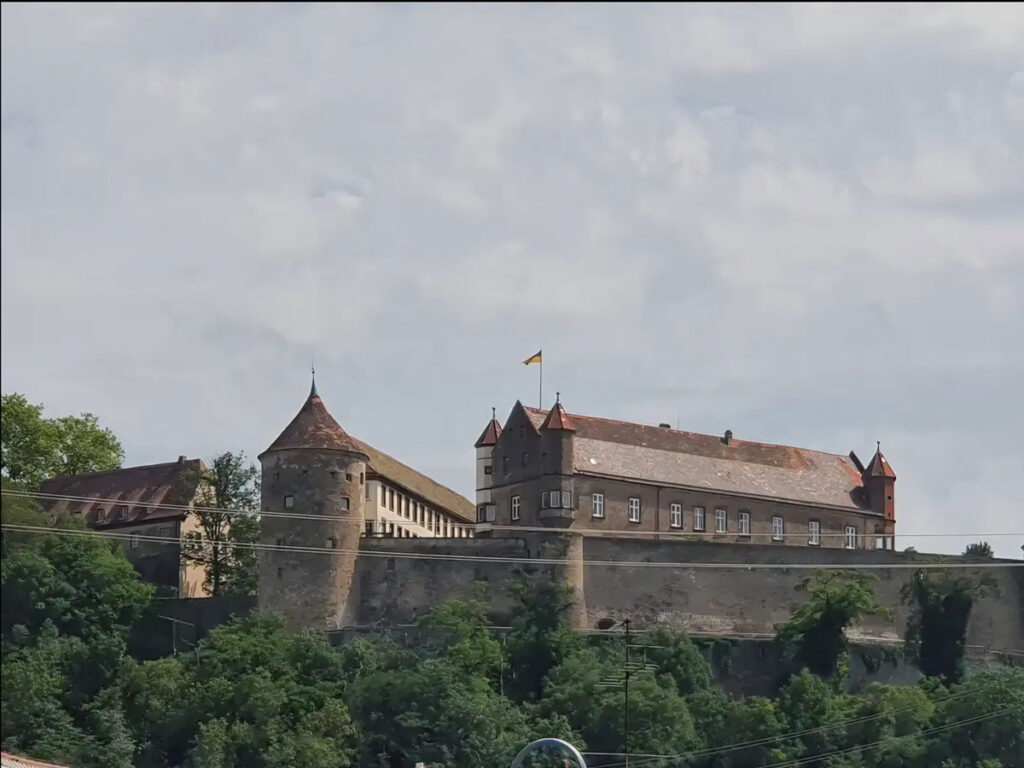 Burg Stettenfels thront über Untergruppenbach.