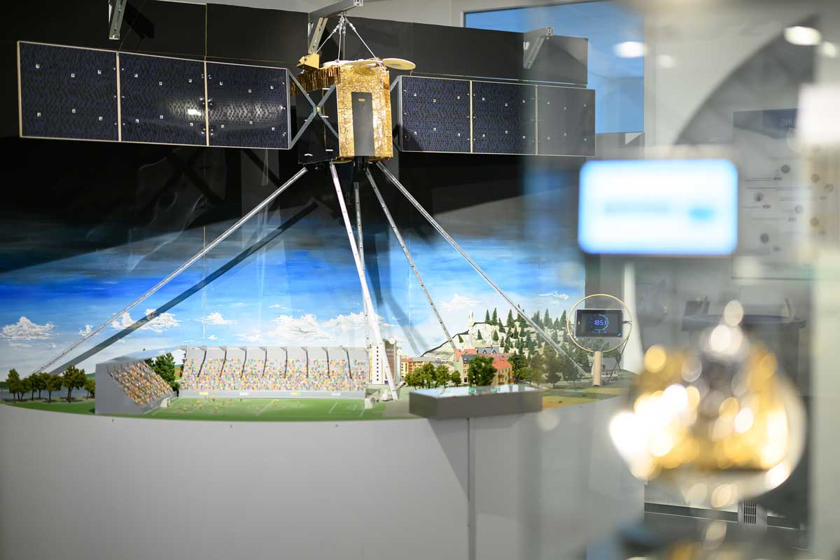 Die Satelliten kreisen in drei unterschiedlichen Distanzbereichen um die Erde und erfüllen dort ihre jeweilige Mission.