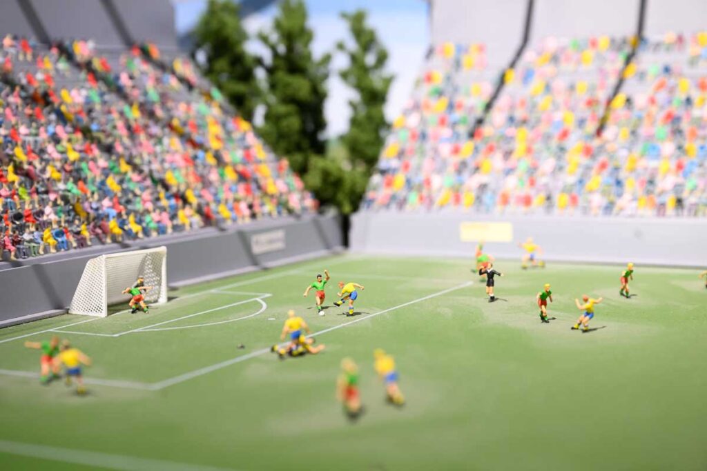 Wie eine Live-Übertragung aus demFußballstation funktioniert,
zeigt ein Modell im DeSK.