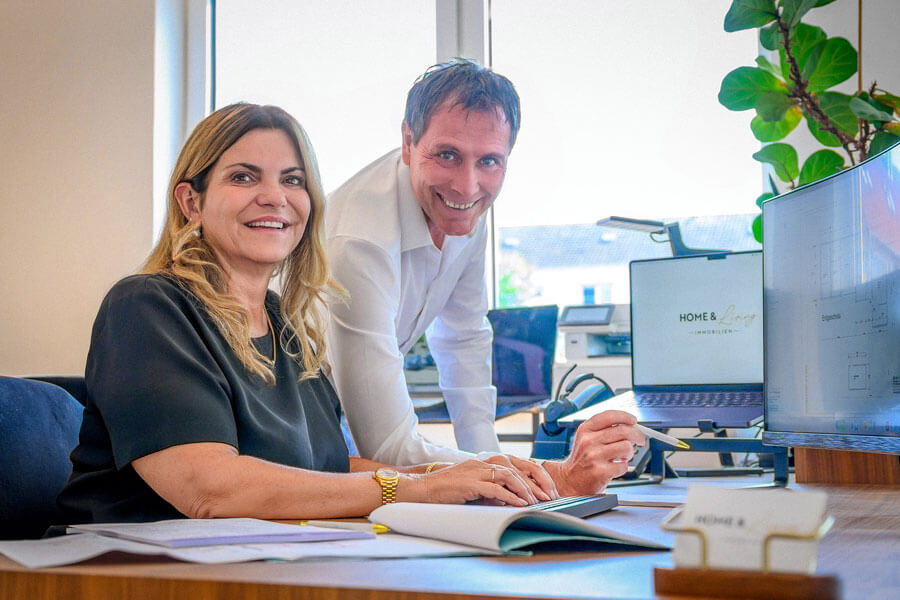 Isabell Schmid (links) und Mitarbeiter Timo Neuberger