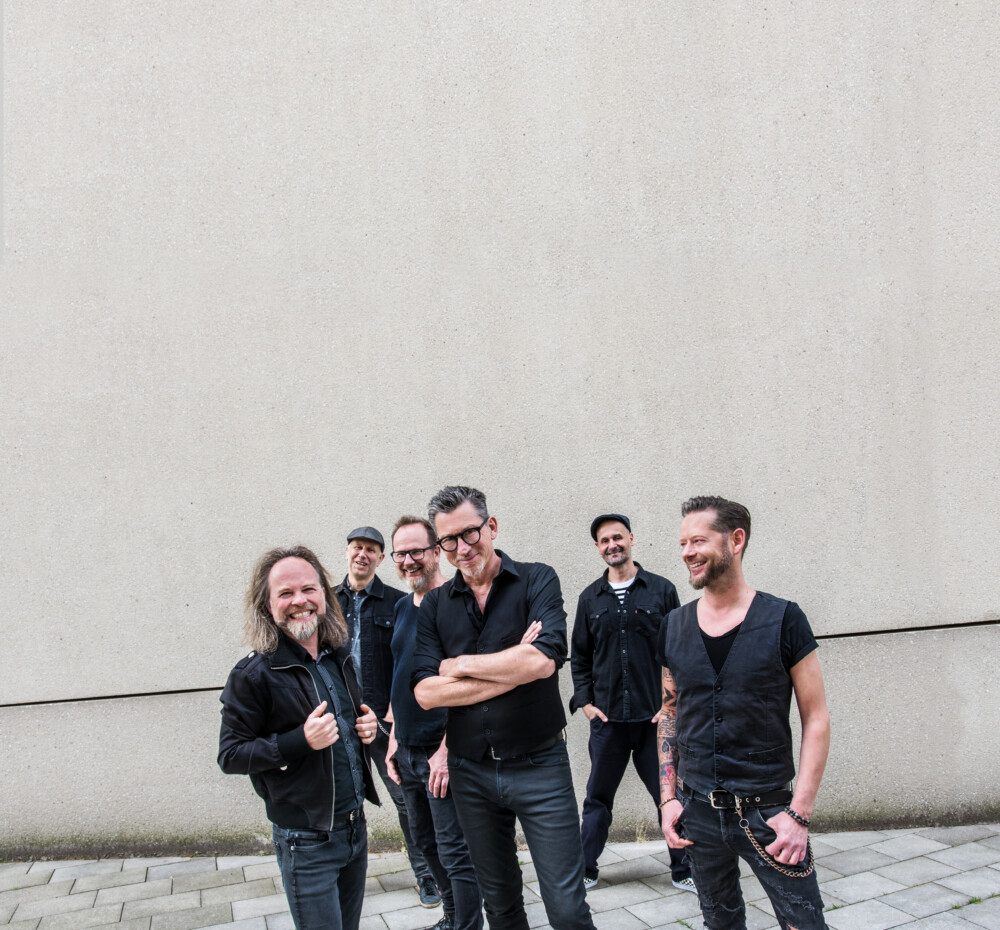 Die Irish-Folkrock-Legende aus Erlangen: Fiddler’s Green sind auf 35-Years-Tour. Foto: Franz Schepers