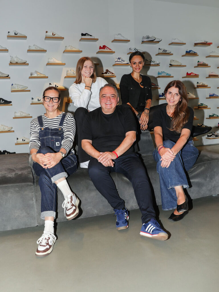 Tanja Sammet (vorne rechts) und Markus Sammet (Mitte) mit ihrem Team